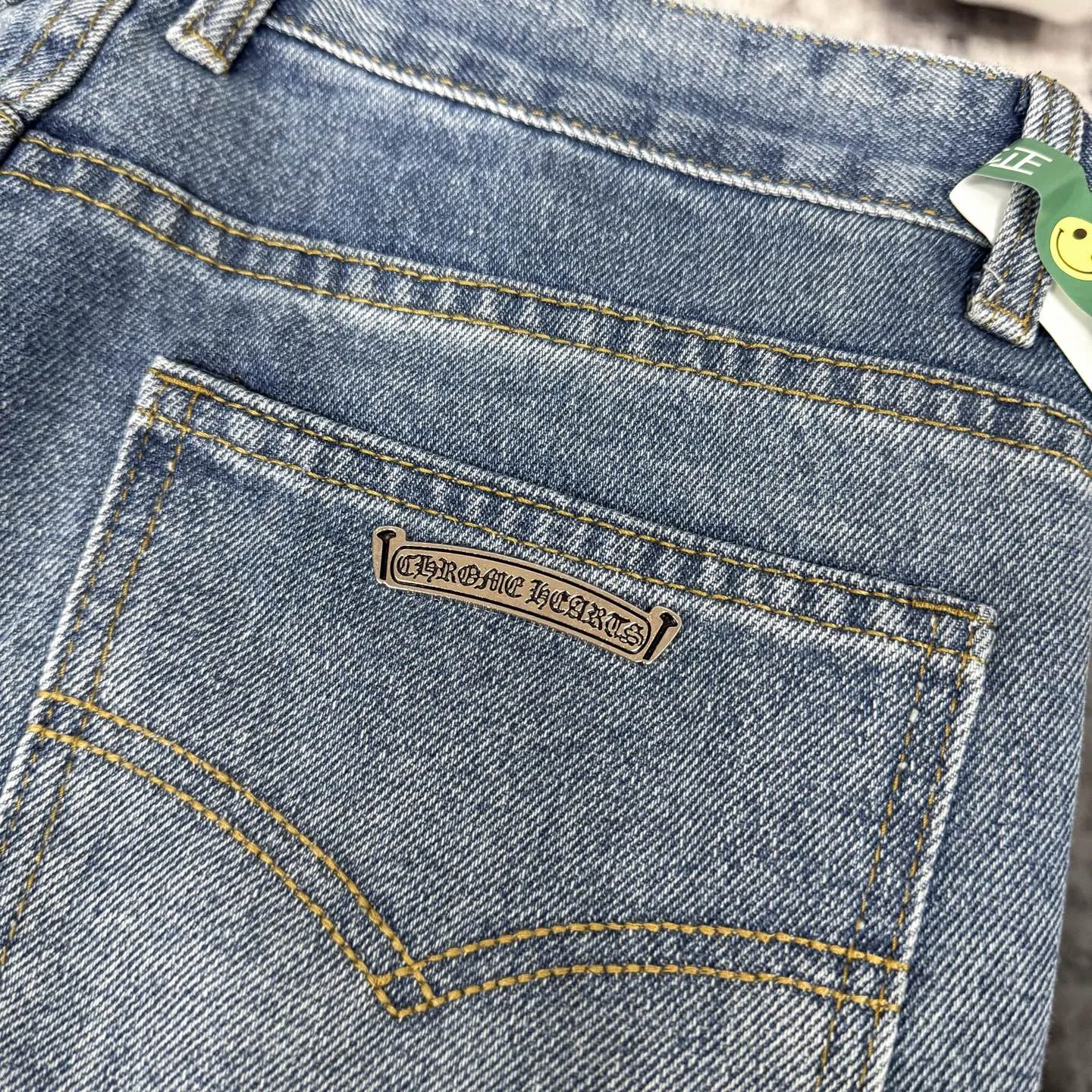 P230 Chrome Hearts CH/Chrome Hearts Classic Blue Pants Black Cross Patched Leather Jeans. Original purchased and patterned. Really restores the ultimate texture of Vintage. Special Italian cowhide print and then cut. Customized sheepskin three-layer thick line leather. The whole body is spliced in heavy water washing process. Craftsmen hand-splashed ink. You can see the details. Three-dimensional cutting version. Loose and comfortable. Not picky on the figure. Makes taller and slimmer. Factory Seiko. Original quality control. Same style for men and women. Can be matched with couples. Versatile recommendation. Essential jeans for all seasons Color: blue Size: 28-36 (S-XXL)